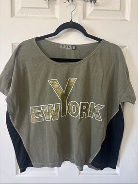 POL Olive & Black Metallic 'Yew York' Graphic Short Sleeve Top